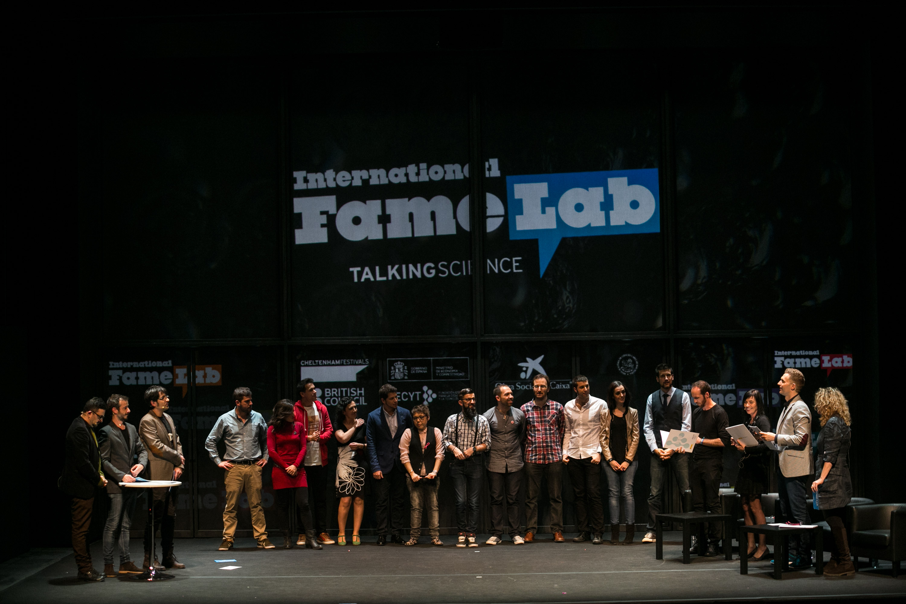 Imatge dels semifinalistes en el moment de la tria dels vuit que van passar a la final. L'acte es va fer al Teatre Poliorama, de Barcelona. Foto: FECYT