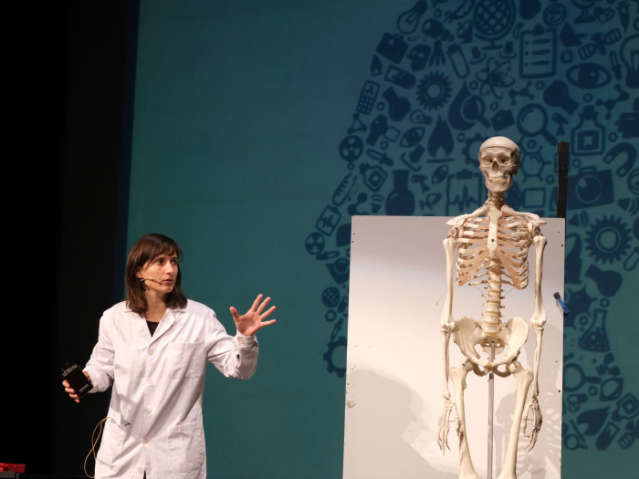 'Ciència al teatre' ha omplert el Bartrina de Reus de divertidíssims monòlegs científics.
