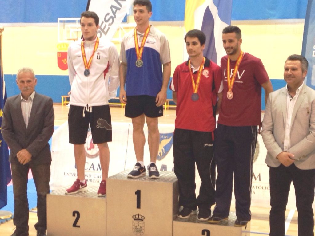 Àlex Asna, amb una de les dues medalles de bronze en Kumite -67Kg.
