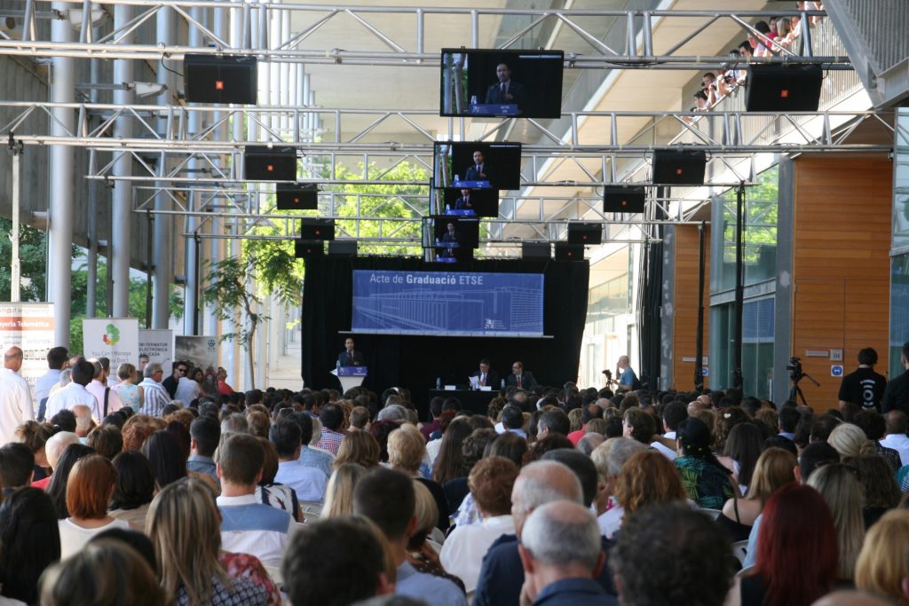 La graduació de l'ETSE aplega cada any moltes persones.