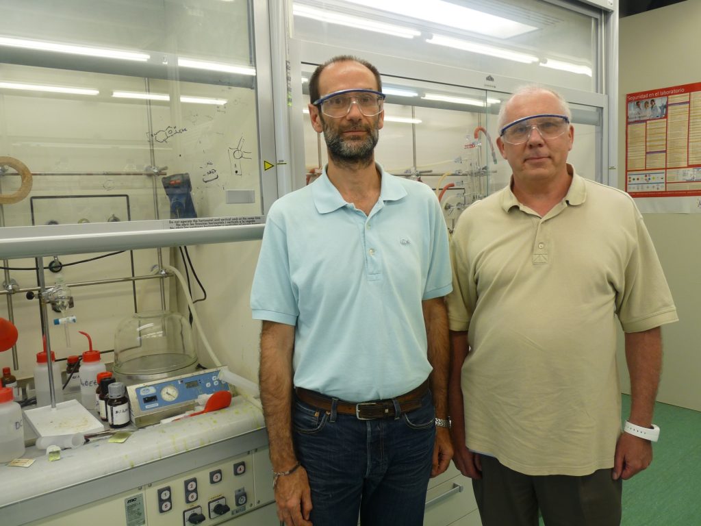 The URV teacher, Eduard Llobet URV (left) and the ICIQ teacher Paul Ballester (right).