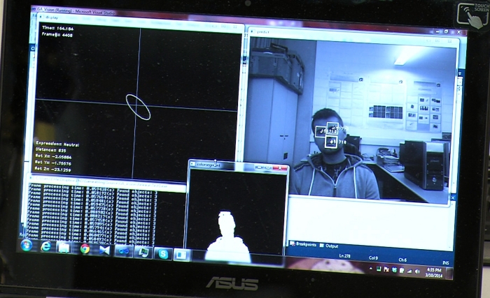 La aplicación captura los movimientos del jugador delante la pantalla.