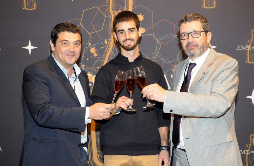 L'enòleg Martí Torrallardona, amb Joan Miquel-Canals, degà de la Facultat d’Enologia de la URV i del president de la Confraria del Cava, Antoni de la Rosa i Torelló.