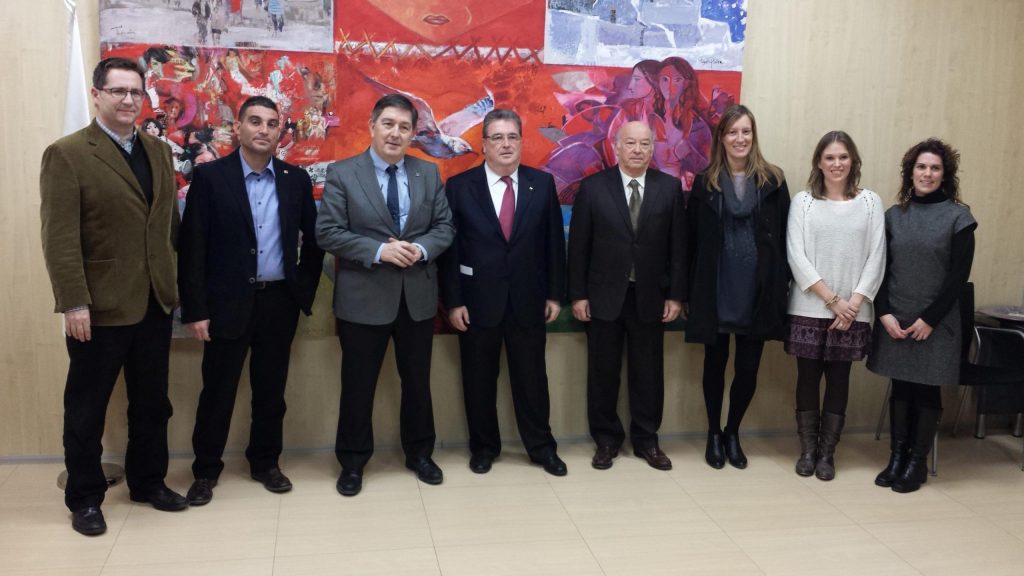 Responsables de Creu Roja i la URV assistents a l'acte